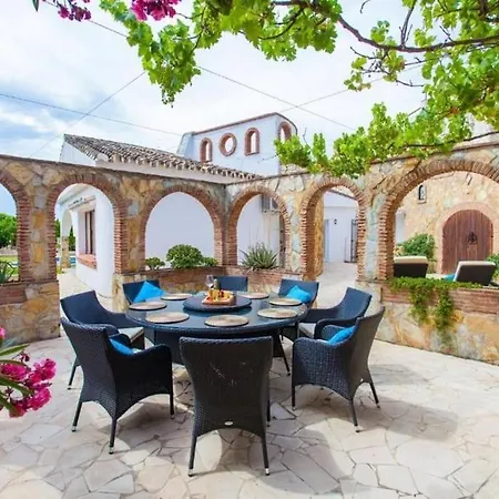 Summer Offers! Fabulous Luxury Near The Sleeps 8 Villa
