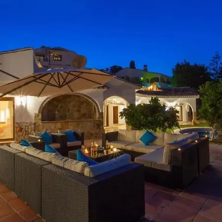 Villa Summer Offers! Fabulous Luxury Near The Sleeps 8 *