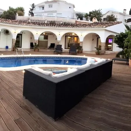 Summer Offers! Fabulous Luxury Near The Sleeps 8 Villa Benalmádena